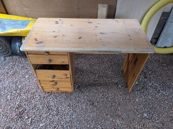 Prodáme 2 masivní psací stoly - 2