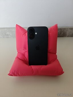 Apple iPhone 16 128 GB černý - 2