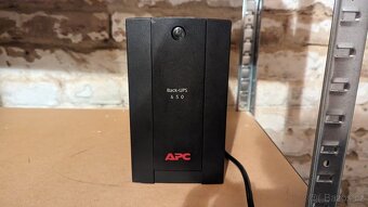 UPS CyberPower a APC Back-UPS - 2