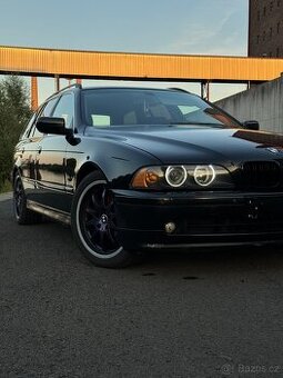 BMW E39 525i Touring BlackSapphire - 2