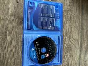 hry na PS 4 - 2