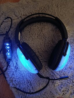 Nove sluchátka RGB svítící velke na USB - 2