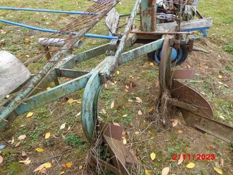 čtyřradličný pluh nesený - 2