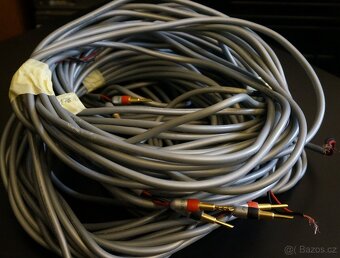 Vysoce výkonný reproduktorový kabel Belkin PureAV - 2