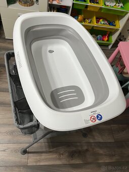 Skládací dětská vanička se stojanem - 2