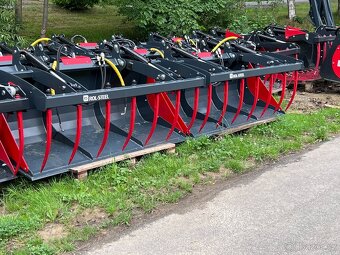 lopata s přidržovačem - 2