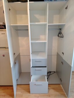 Šatní skříň - 2