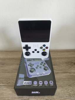 Handheld konzole R36S (verze ArkOS 2.0) +15000 her -bílá - 2