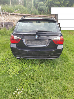 BMW E90,320D, 130KW, plně funkční, bez STK - 2