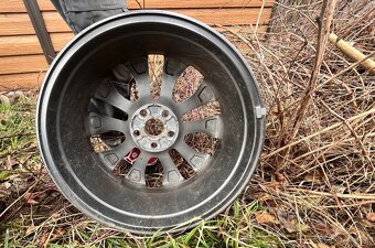 1ks Alu original disk na RAV4 19palcu 2017 - 2