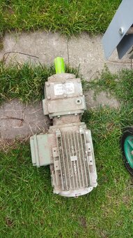 Elektromotor s převodovkou Siemens - 2