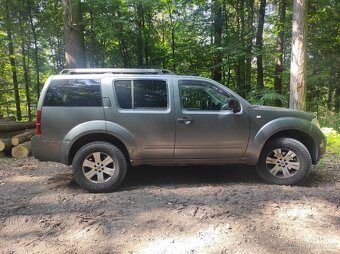 Nissan Pathfinder - 2