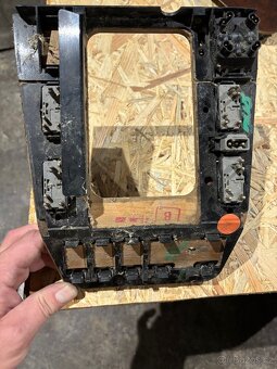 Středový panel i s tlačítky na MB W140 - 2