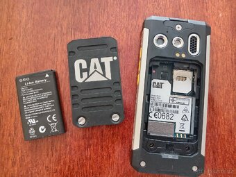 Telefon CAT B100, jako nový - 2