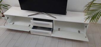 Prodám dlouhou skříňku pod televizi - 2