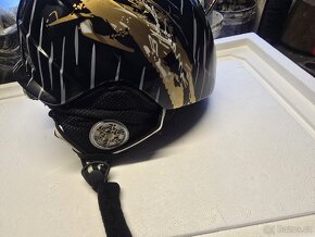 Helma na lyže a brusle - 2