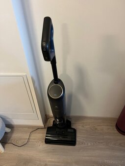 Prodám tyčový vysavač Electrolux 800 Ultimate Wet & Dry. - 2
