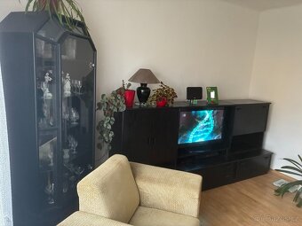 Prodám zachovalou obývací stěnu - 2