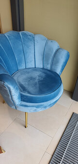 krásné a sametově čalouněné křeslo - 2