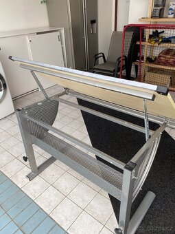 Dětský psací stůl poholovatelný - 2