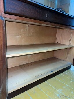 Starožitná vitrýna - 2