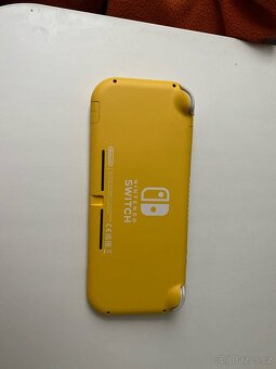 Prodám Nintendo Switch Lite – žlutý - 2