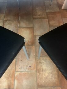 4 židle a stůl - 2