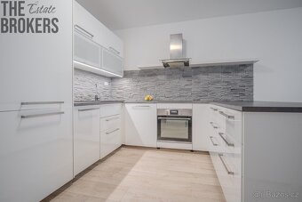 Prodej bytu 2+kk, 54,3 m2, balkon, garážové stání, novostavb - 2