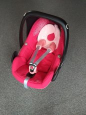 Maxi-cosi Pebble s orig. fusákem. Malinová barva. - 2