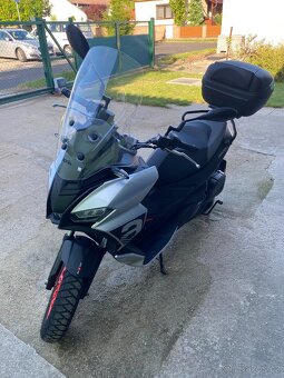 Aprilia SR GT 200 SPORT - 2