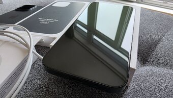 Apple iPhone 16 Pro Max 256 GB černý titan, zár. do 12/2026 - 2