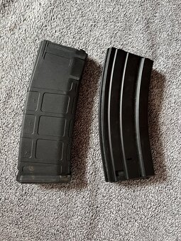 airsoftova zbran M4+doplňky - 2