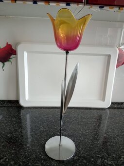 Svícen ve tvaru tulipánu. - 2