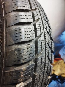 Zimní pneumatiky 185/65/15 zánovní s diskem bmw - 2