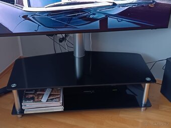 prodám TV stolek rohový - 2