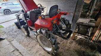 Malotraktor Yanmar s čelním nakladačem - 2