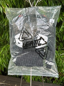 Chránič těla LEATT 4.5 vel. S/M - 2