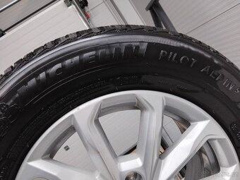 Prodám 4ks kompletní zimní ALU kola VW T7 16" - 2