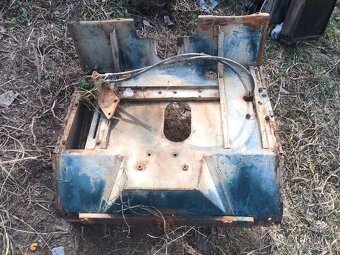 Zetor podlaha pod sedačku - 2