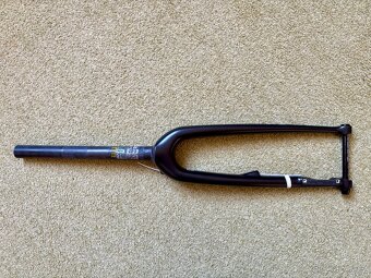 Pevna karbonova vidlice nova - 2