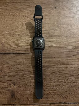 Apple Watch Series 5 Space Gray 44mm - 2