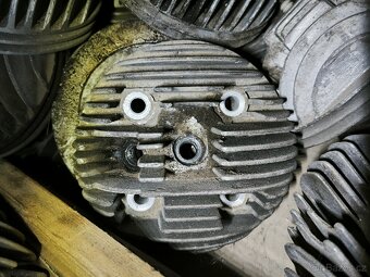 Hlava válce motoru BD 1S 72a - 2