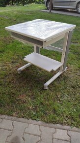 Prodám kancelářský kovový stolek na počítač - 2