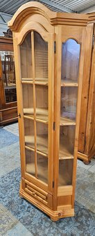 Rohová vitrína - 2