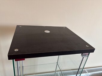 Skleněná vitrína - 2