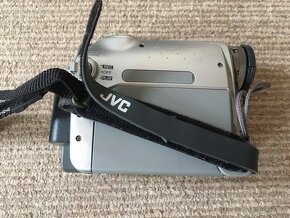 Prodám digitální videokameru GR-D320E zn.JVC - 2