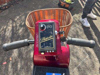 Eletricky vozik pro seniory (shoprider) - 2