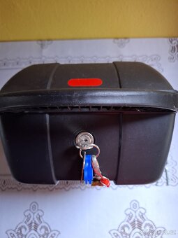 Uzamykatelný box na kolo - 2