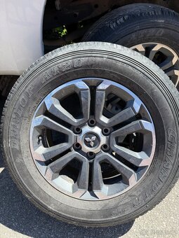 Prodám sadu kol s pneumatikami Pirelli (245/65 R17) – 15 000 - 2