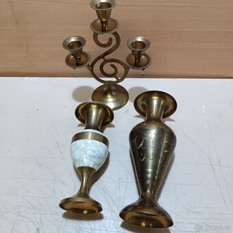 Mosazný svícen a mosazné vázičky(vlastní odběr) - 2